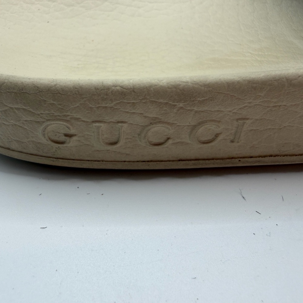 Gucci Textured Gray Pattern - Picture 3 of 14